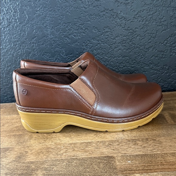 Klogs Shoes - Klogs Footwear Women’s Brown Leather Slip-On Shoes Size 9 Wide